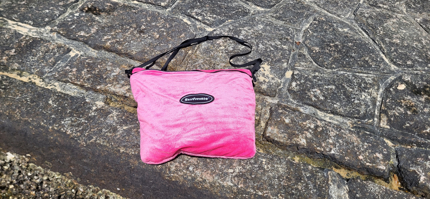 Surfmate poncho in a bag - monochrome shades